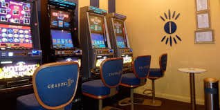 618com Live Casino နှင့် Slots ဂိမ်းများ